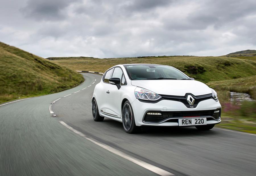  Renault Clio R.S. 220 Trophy 2015 года  (фото 23 из 48)